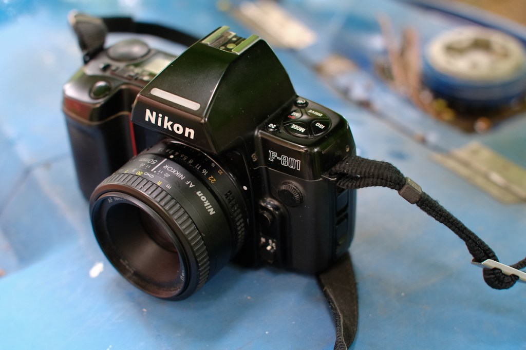 Nikon f801 top side