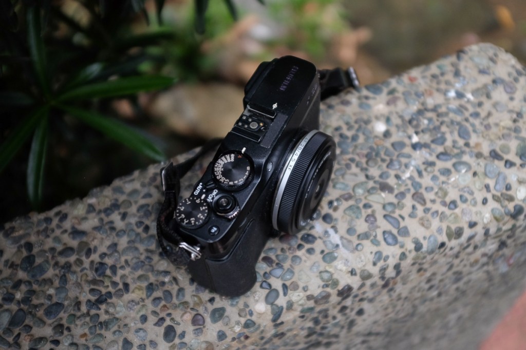 Viltrox 28mm f4.5 lens top view