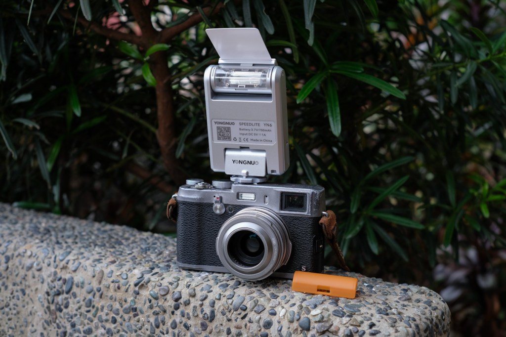 Yongnuo YN6 Mini Flash with accessories