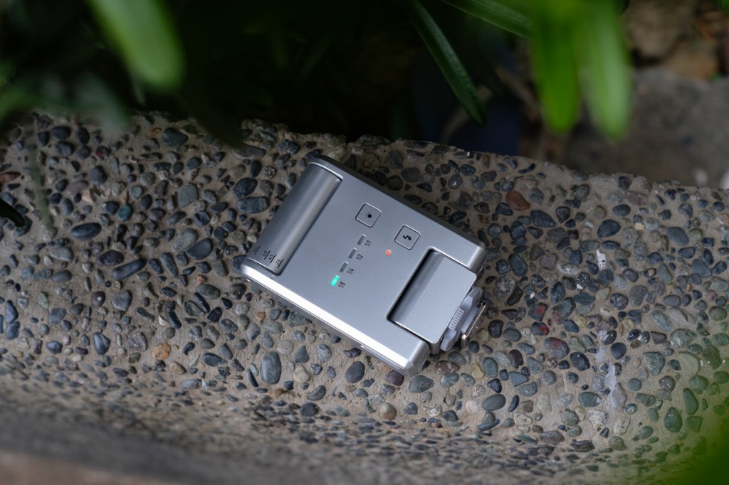 Yongnuo YN6 Mini Flash rear view